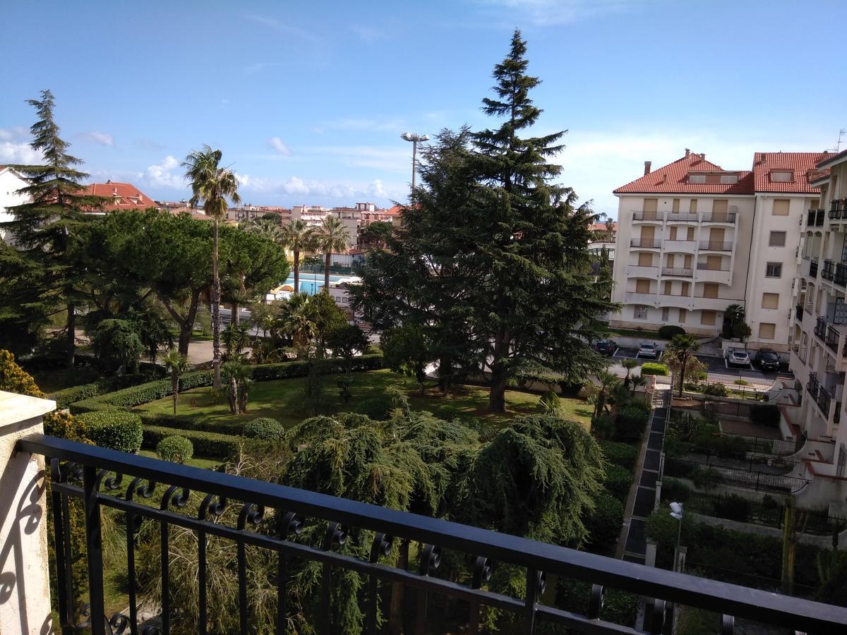 Condominio Ariazzurra S. Bart. Сан-Бартоломео-аль-Маре Екстер'єр фото