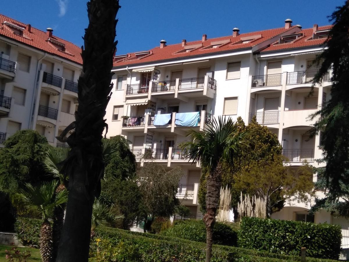 Condominio Ariazzurra S. Bart. Сан-Бартоломео-аль-Маре Екстер'єр фото